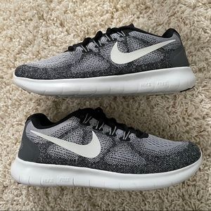 NEVER WORN! Women’s Nike Free RN Sneakers